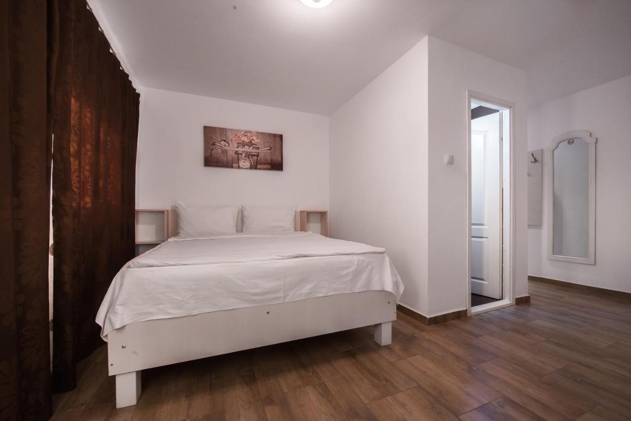 Hotel Casa 4 Odai Douăzeci şi Trei August Zewnętrze zdjęcie