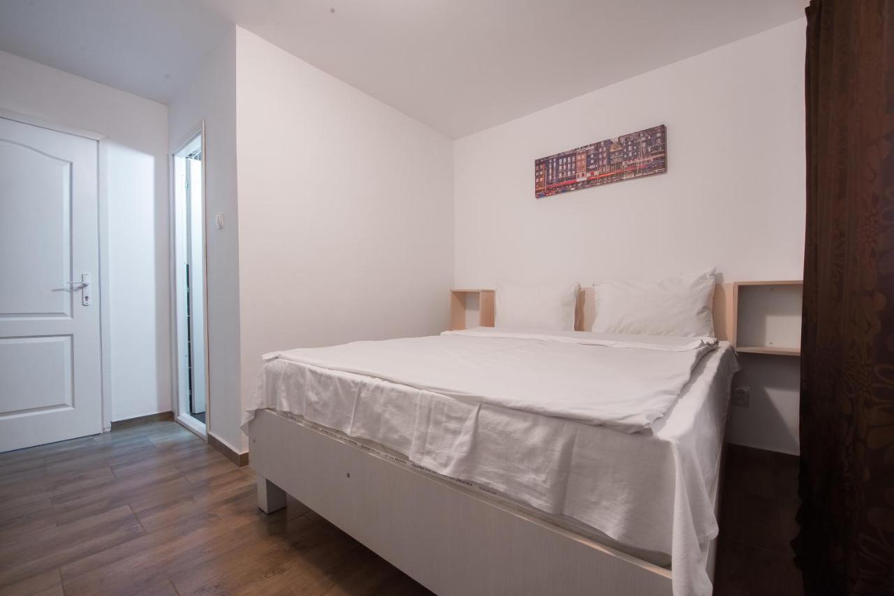 Hotel Casa 4 Odai Douăzeci şi Trei August Zewnętrze zdjęcie