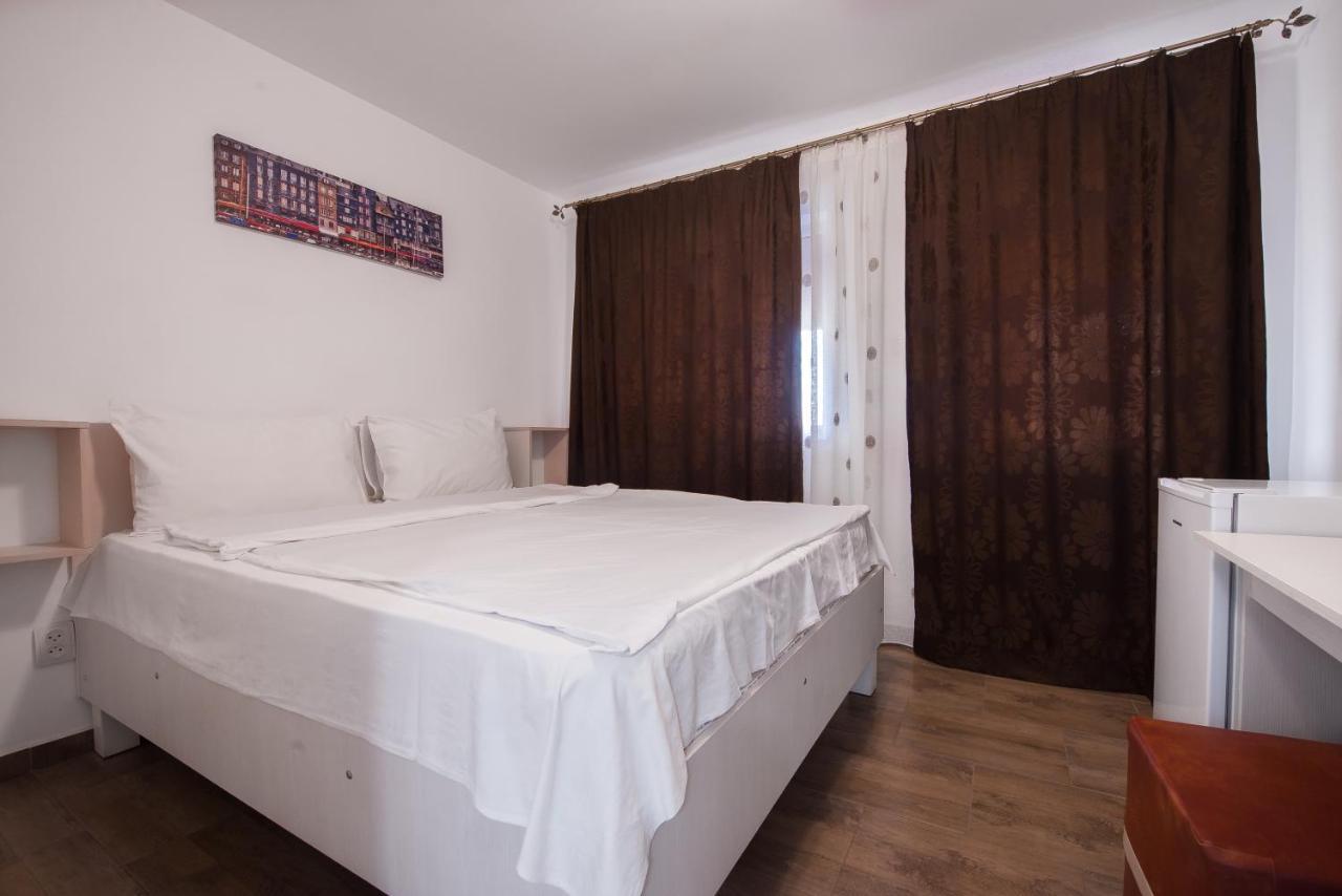 Hotel Casa 4 Odai Douăzeci şi Trei August Zewnętrze zdjęcie
